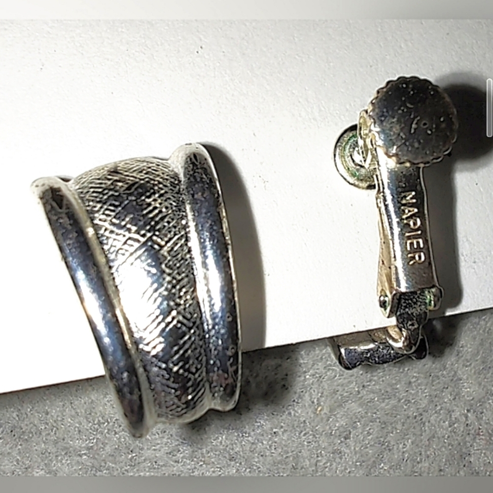Vintage Napier Silver Tone Screw Back Earrings. In Wonderful Pre-loved Condition